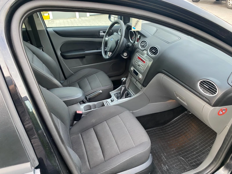 Ford Focus 1.8 i, снимка 10 - Автомобили и джипове - 51518248