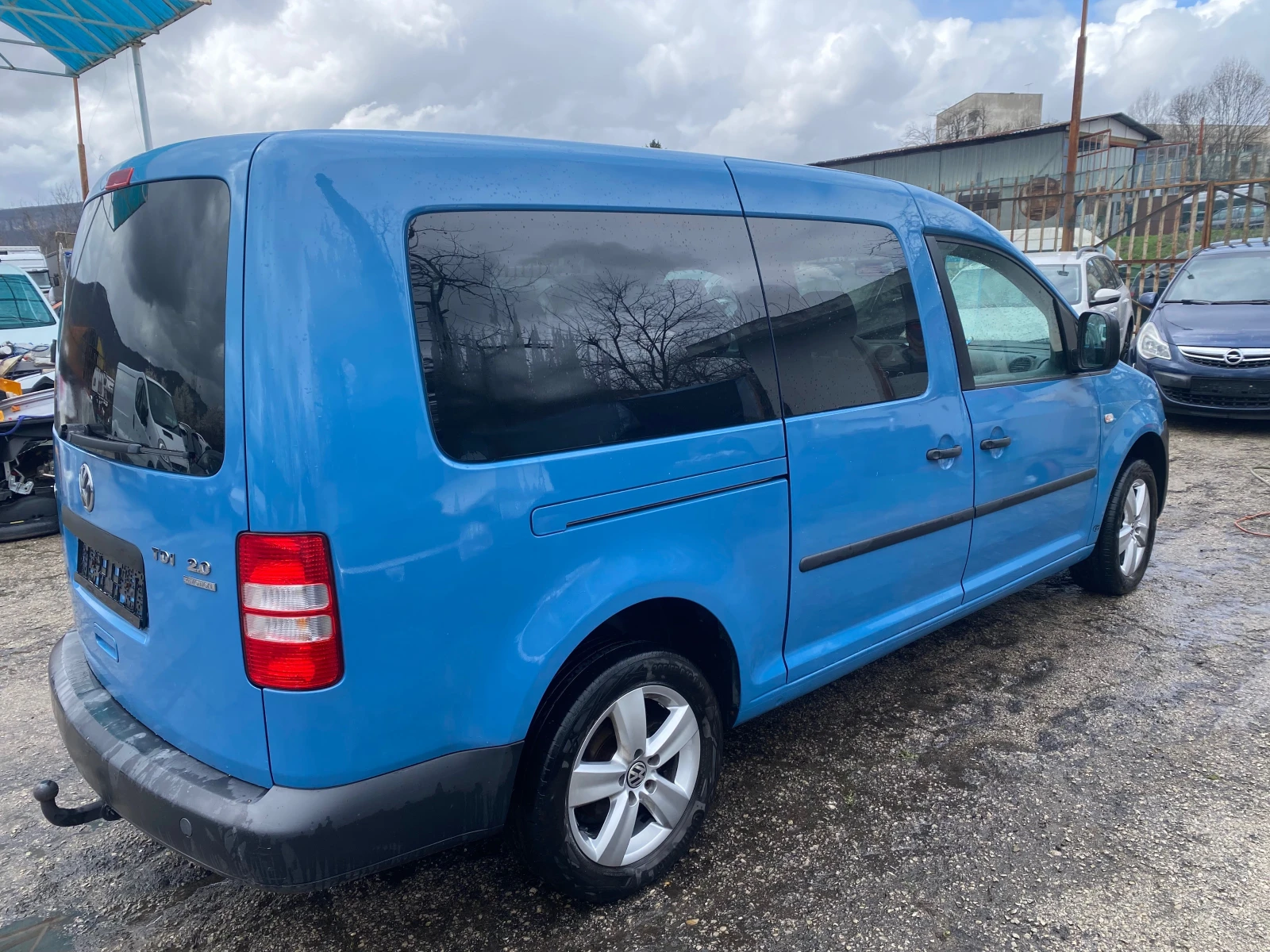 VW Caddy 2.0 TDI 4x4 Швейцария, снимка 3 - Автомобили и джипове - 47789617