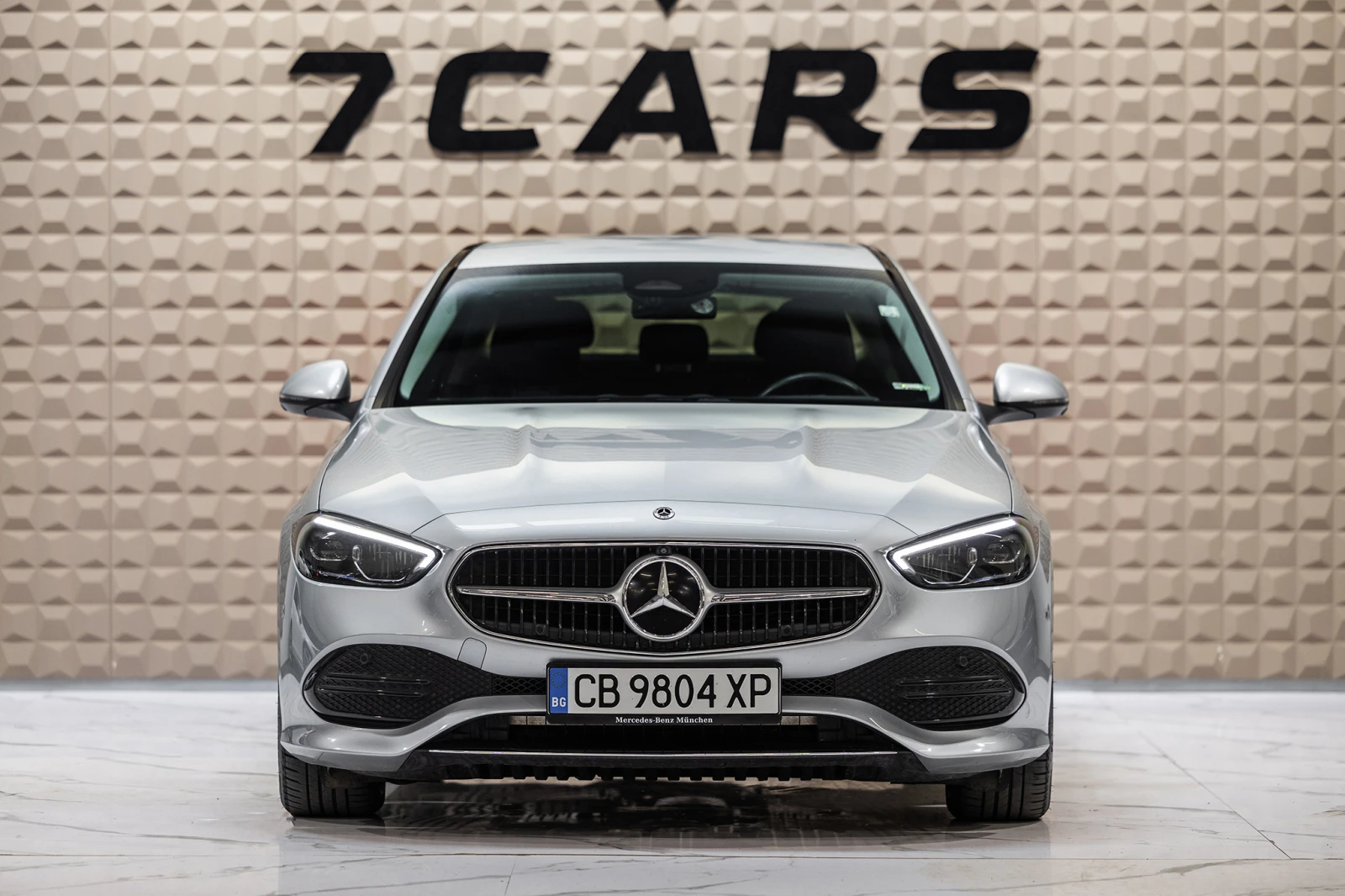 Mercedes-Benz C 300 * AMG LINE * ДИГИТАЛЕН КОКПИТ * LED ФАРОВЕ *  - изображение 2