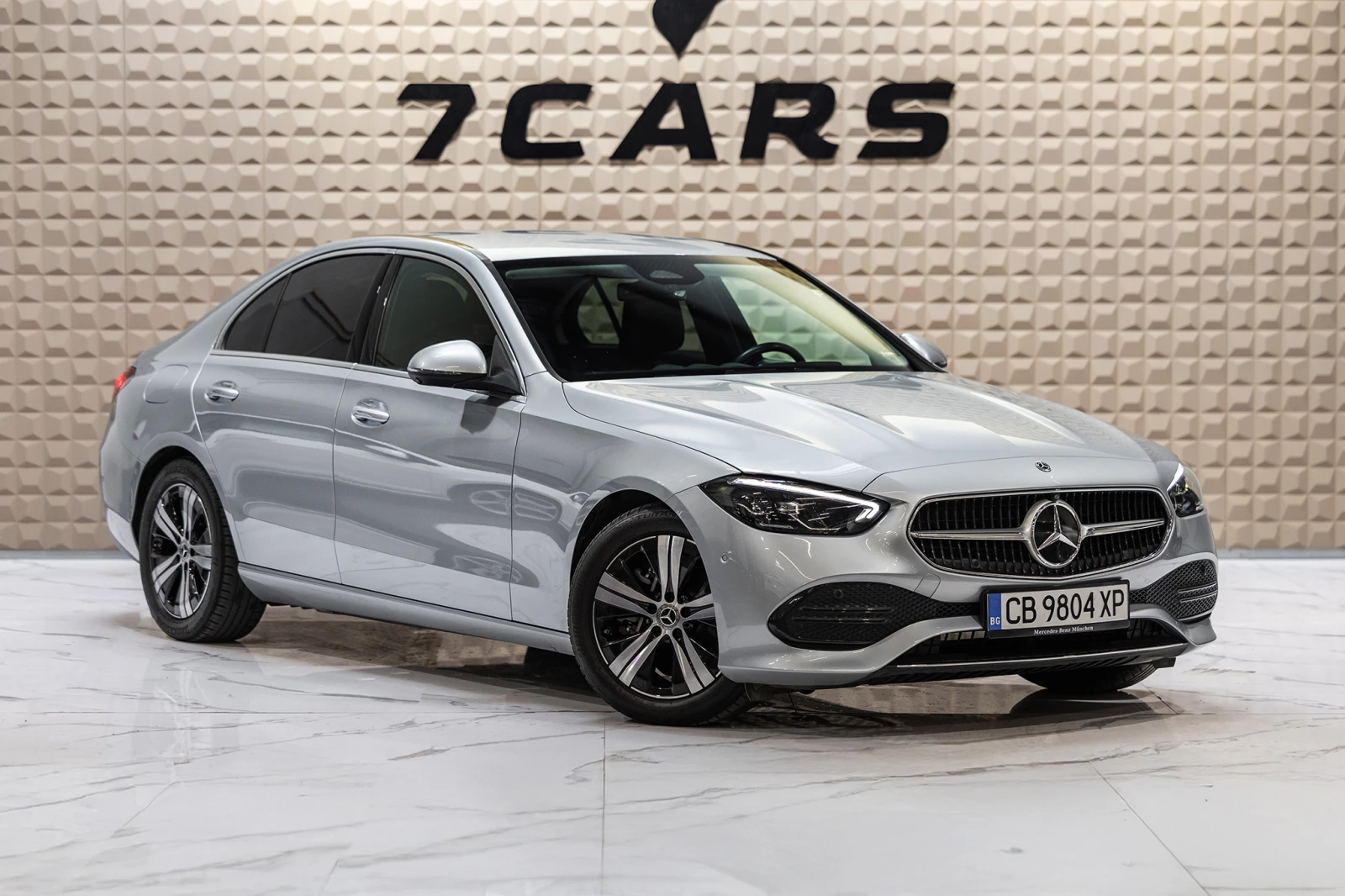 Mercedes-Benz C 300 * AMG LINE * ДИГИТАЛЕН КОКПИТ * LED ФАРОВЕ *  - изображение 3