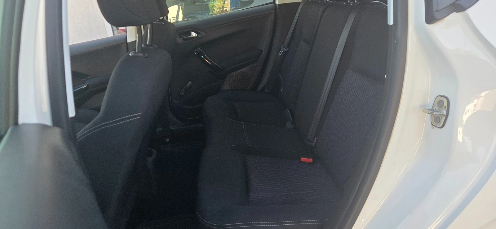 Peugeot 208 54915км. - изображение 9