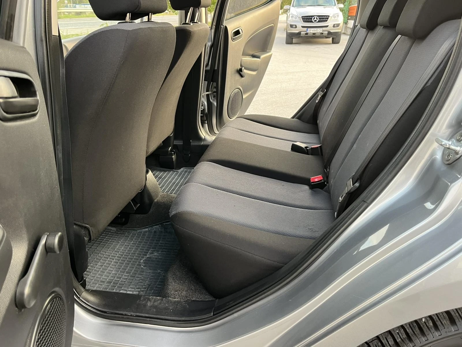 Mazda 2 137 000км 1.4I 75кс EURO 4 КЛИМАТИК - изображение 9