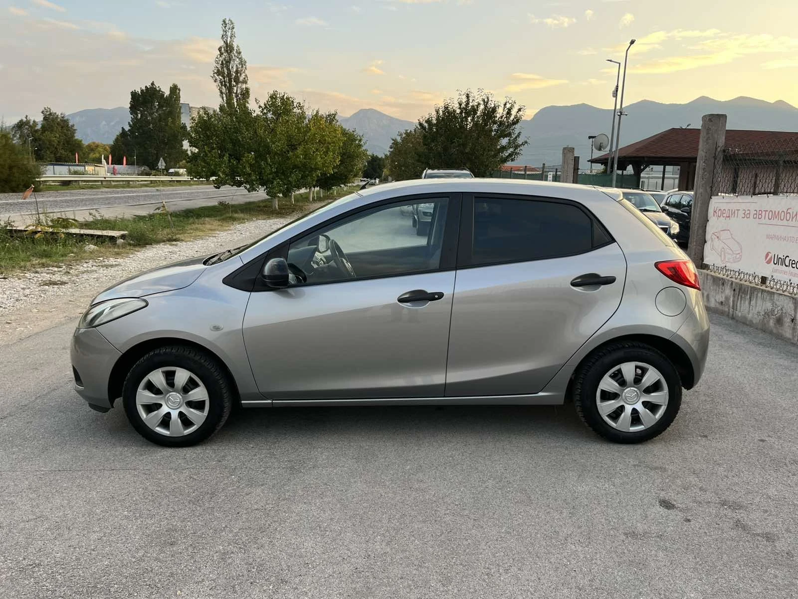 Mazda 2 137 000км 1.4I 75кс EURO 4 КЛИМАТИК - изображение 6