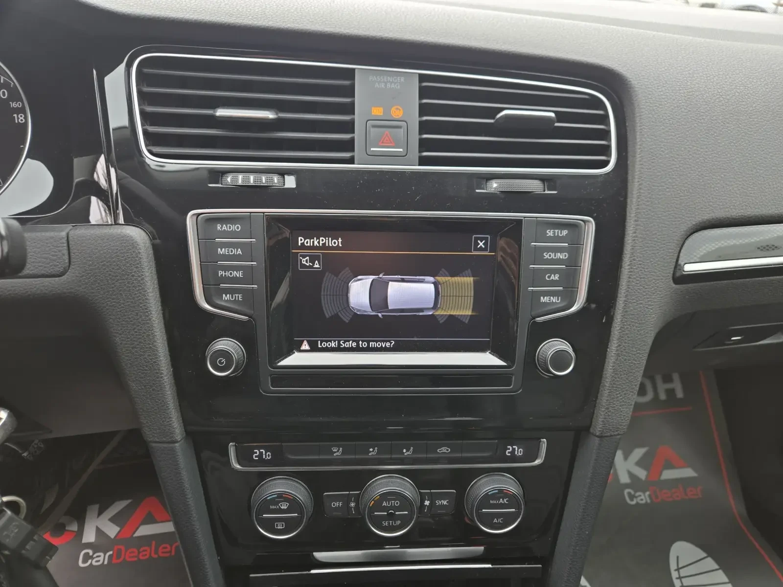 VW Golf 1.6TDI-105кс= R-LINE= АВТОМАТ= КОЖА= АВТОПИЛОТ, снимка 16 - Автомобили и джипове - 53888602