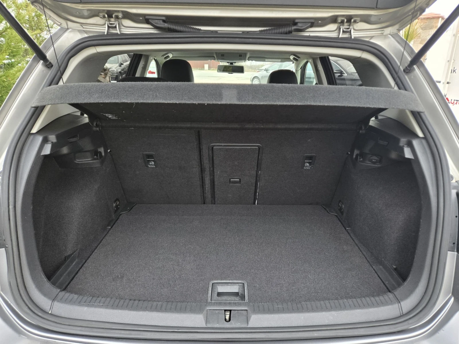 VW Golf 1.6TDI-105кс= R-LINE= АВТОМАТ= КОЖА= АВТОПИЛОТ, снимка 10 - Автомобили и джипове - 53888602