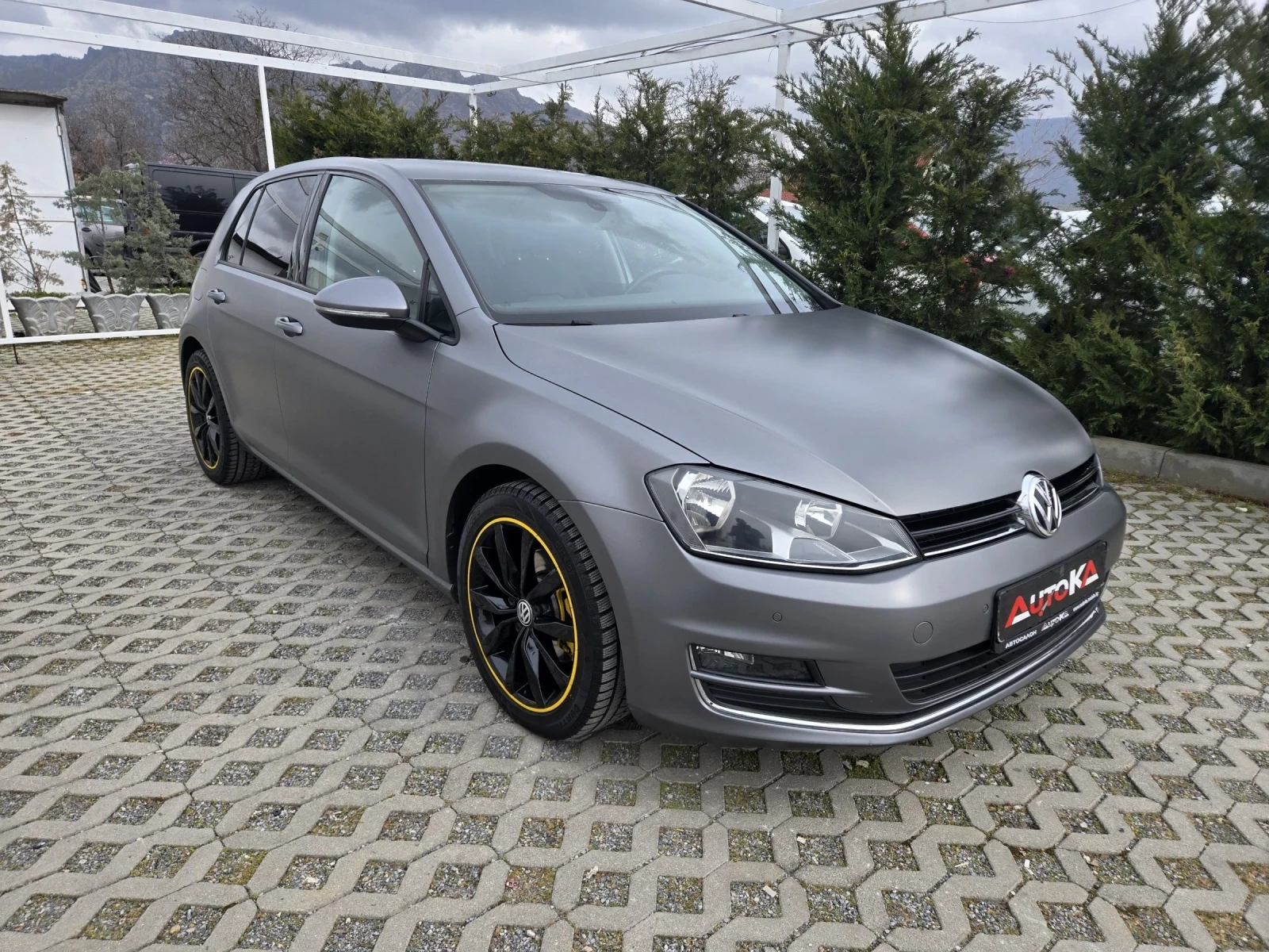 VW Golf 1.6TDI-105кс= R-LINE= АВТОМАТ= КОЖА= АВТОПИЛОТ, снимка 2 - Автомобили и джипове - 53888602