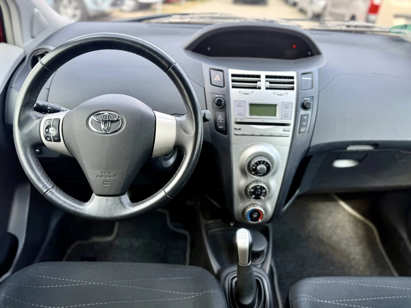 Toyota Yaris 1.0 127хил.км, снимка 11 - Автомобили и джипове - 53974460