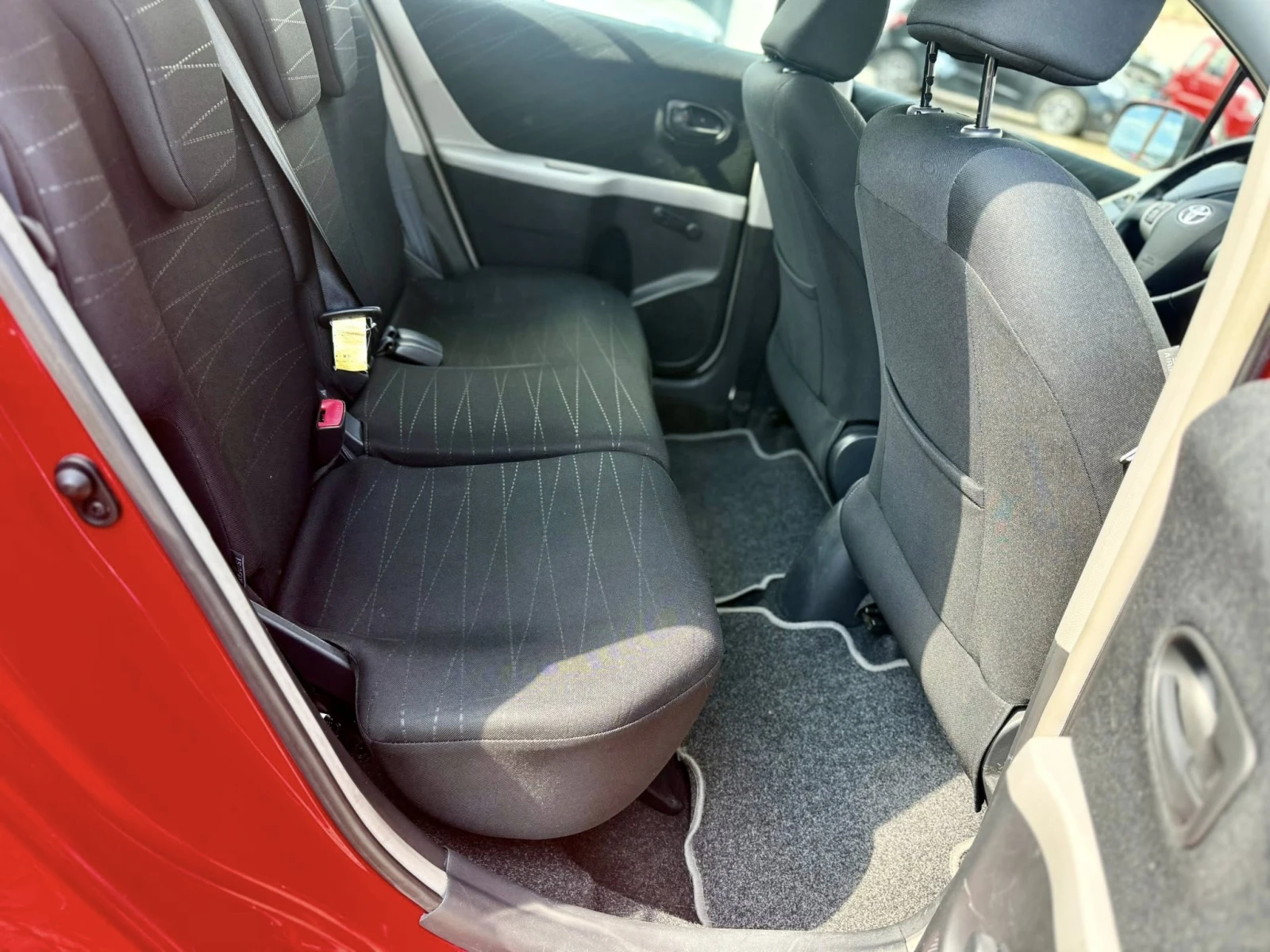 Toyota Yaris 1.0 127хил.км, снимка 14 - Автомобили и джипове - 53974460