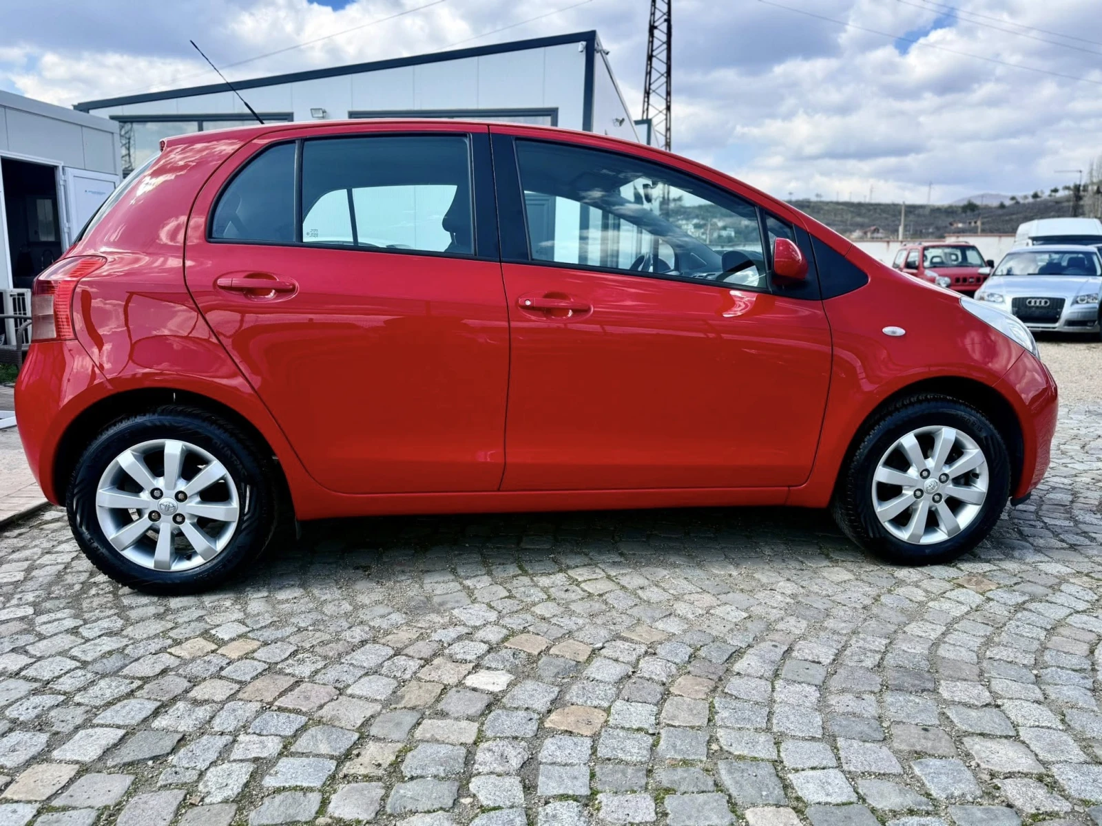 Toyota Yaris 1.0 127хил.км, снимка 6 - Автомобили и джипове - 53974460