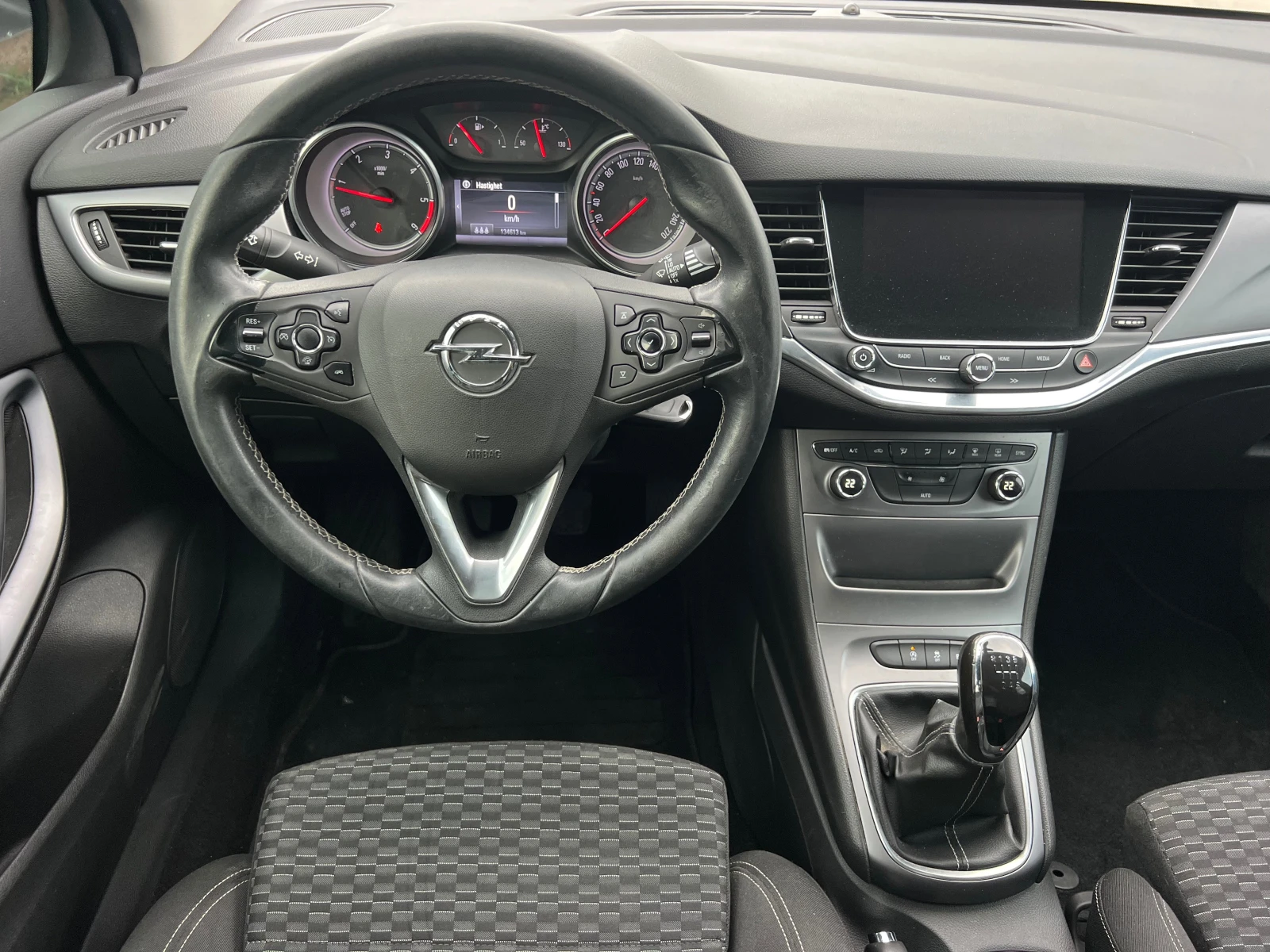 Opel Astra 1.6CDTI LED/NAVI/XENON/6sk/KLIMATRONIK/UNIKAT, снимка 16 - Автомобили и джипове - 55085373