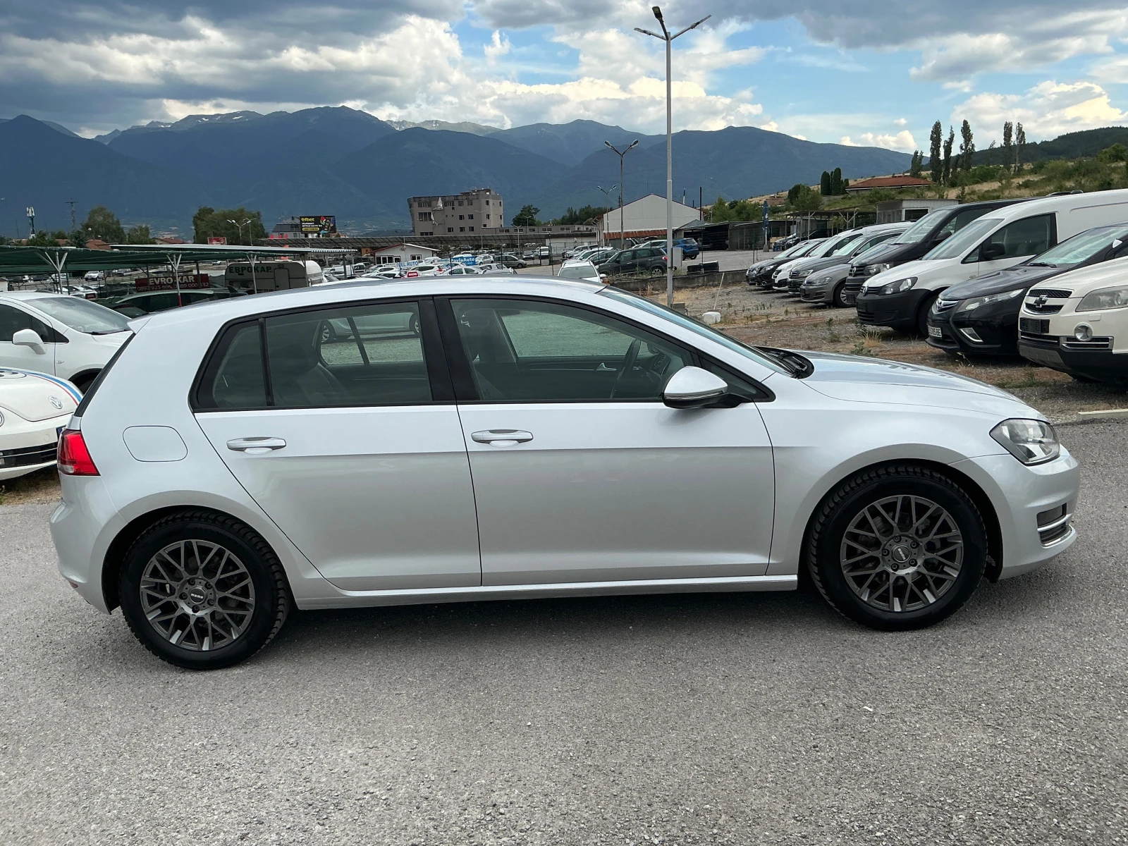 VW Golf 1.6 TDI , снимка 4 - Автомобили и джипове - 55215318