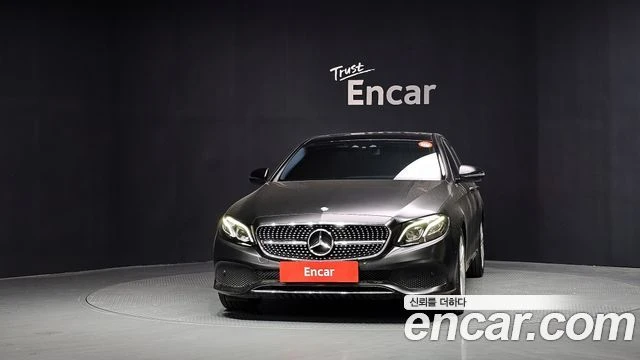 Mercedes-Benz E 220 | TOP SERVICE , снимка 3 - Автомобили и джипове - 55538160