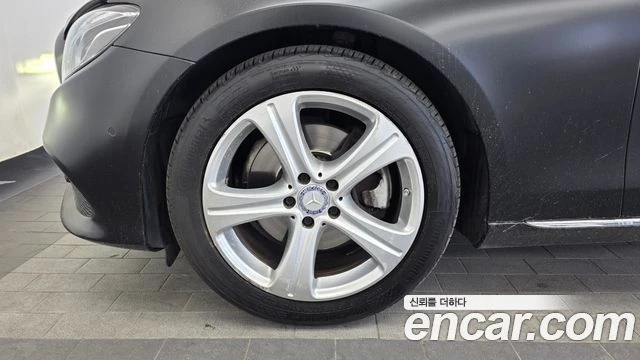 Mercedes-Benz E 220 | TOP SERVICE , снимка 5 - Автомобили и джипове - 55538160