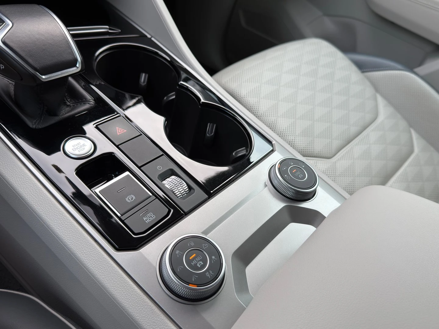 VW Touareg, снимка 12 - Автомобили и джипове - 56420386