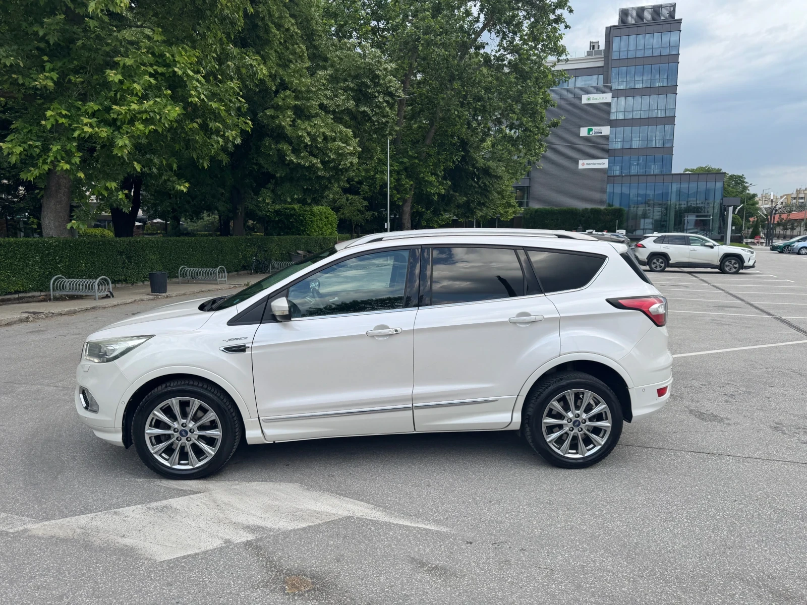 Ford Kuga Vignale* 4x4* Autom* Kamera* , снимка 4 - Автомобили и джипове - 54742331