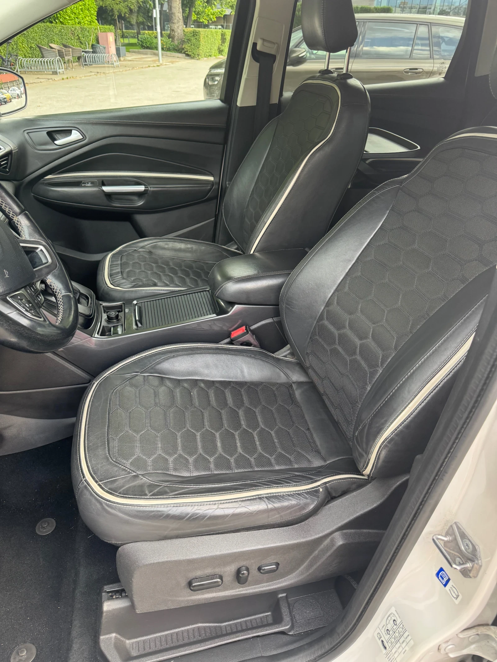 Ford Kuga Vignale* 4x4* Autom* Kamera* , снимка 10 - Автомобили и джипове - 54742331