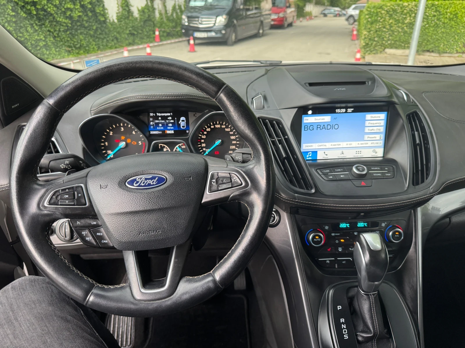 Ford Kuga Vignale* 4x4* Autom* Kamera* , снимка 9 - Автомобили и джипове - 54742331