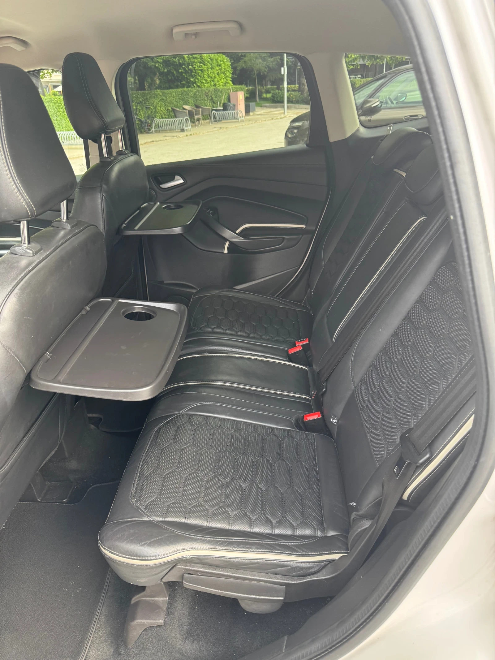 Ford Kuga Vignale* 4x4* Autom* Kamera* , снимка 11 - Автомобили и джипове - 54742331
