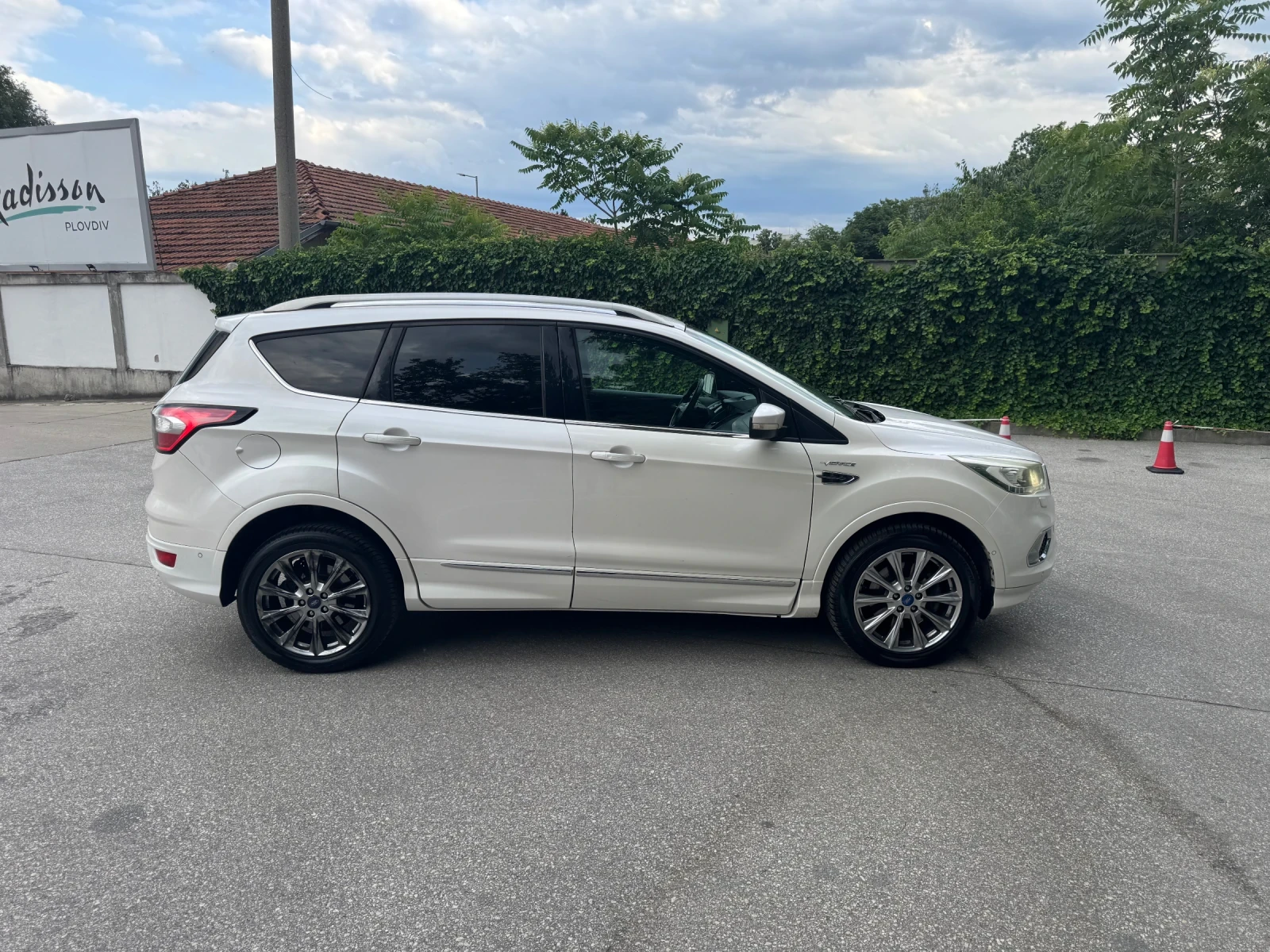 Ford Kuga Vignale* 4x4* Autom* Kamera* , снимка 3 - Автомобили и джипове - 54742331