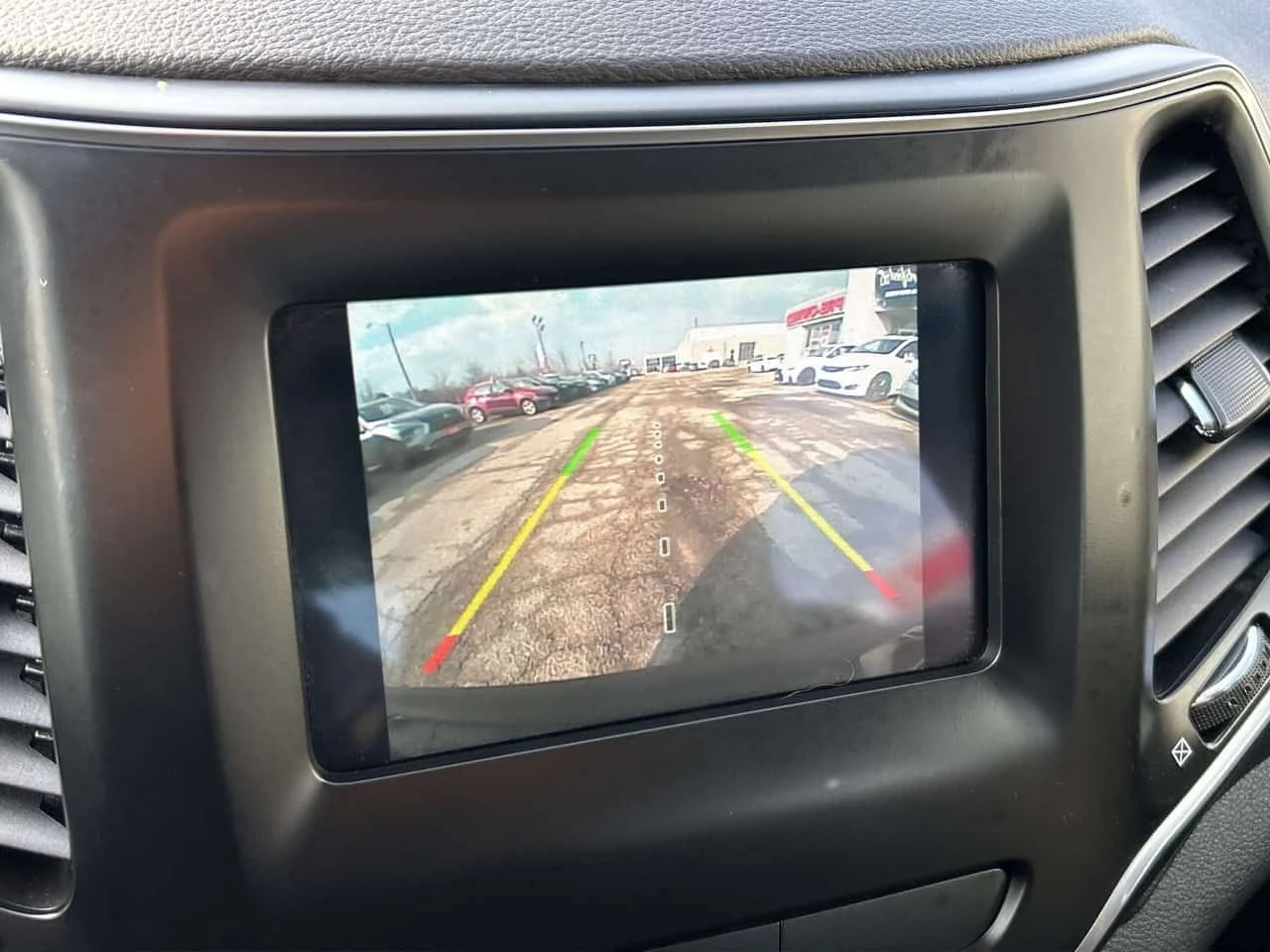 Jeep Cherokee * Sport 4x4 w/Heated Seats, Remote Start, CarPlay , снимка 14 - Автомобили и джипове - 54947872