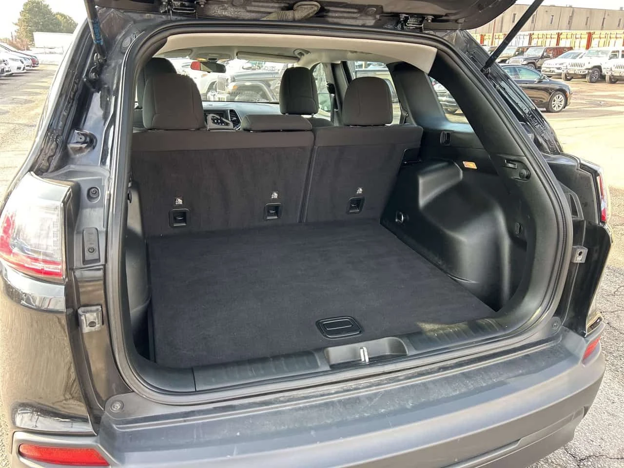 Jeep Cherokee * Sport 4x4 w/Heated Seats, Remote Start, CarPlay , снимка 9 - Автомобили и джипове - 54947872