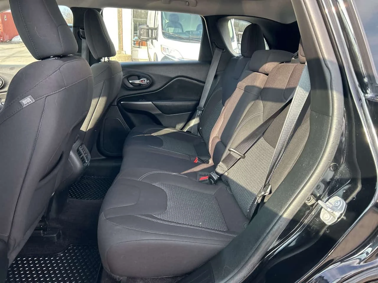 Jeep Cherokee * Sport 4x4 w/Heated Seats, Remote Start, CarPlay , снимка 11 - Автомобили и джипове - 54947872