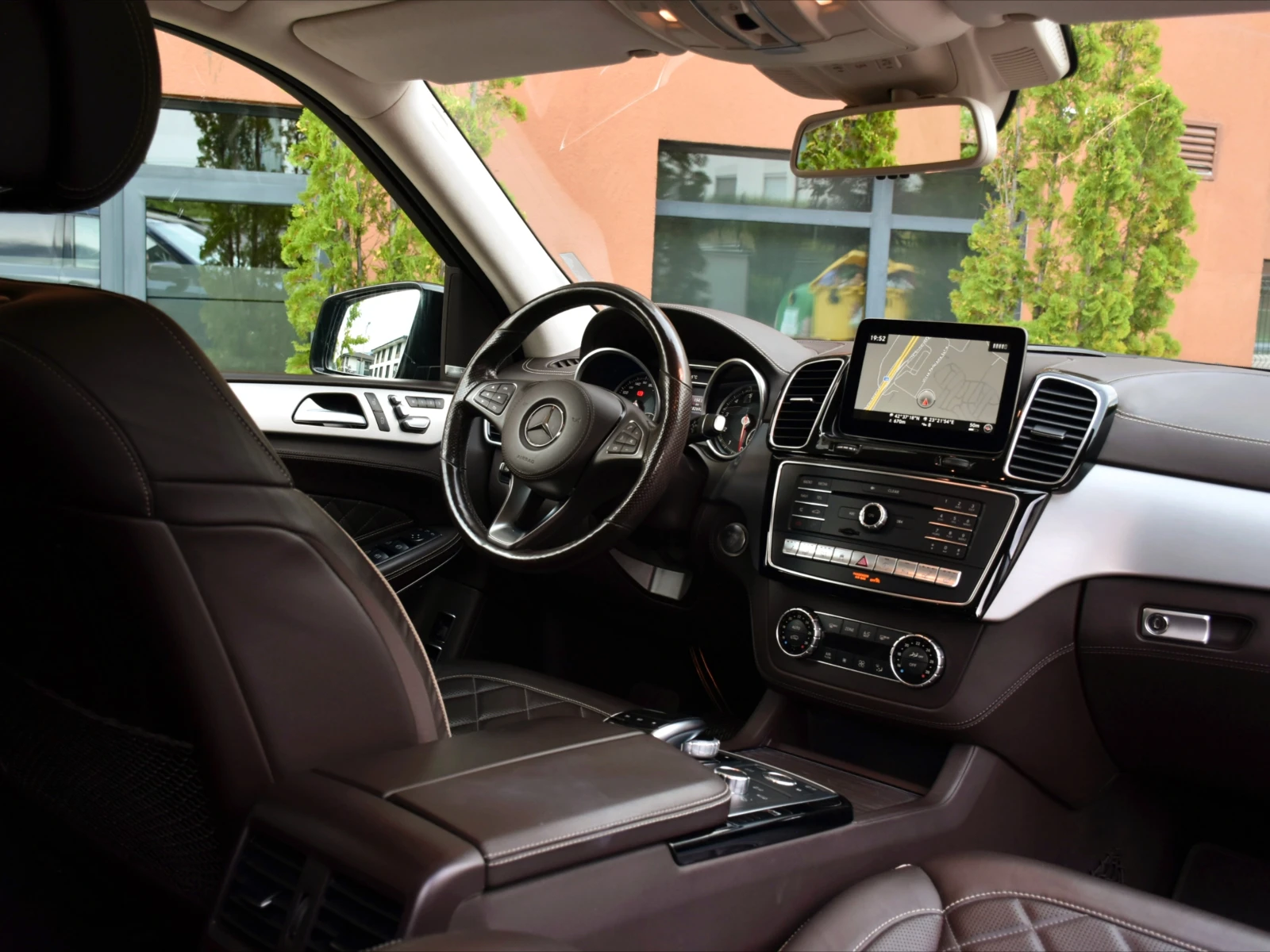 Mercedes-Benz GLS 500 4MATIC, V8, Designo, AMG/Night, Distronic+ , 360 ,, снимка 8 - Автомобили и джипове - 55336041