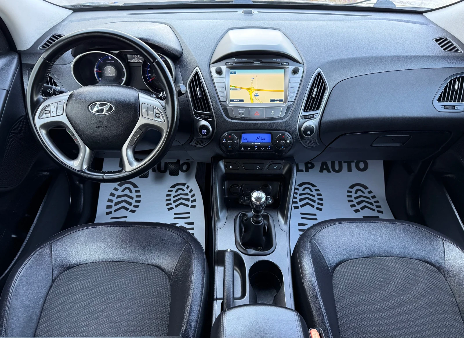 Hyundai IX35 1.7CRDI* КОЖА* НАВИ* ПОДГРЕВ* ПАНОРАМА* С.ИСТОРИЯ, снимка 9 - Автомобили и джипове - 56199656