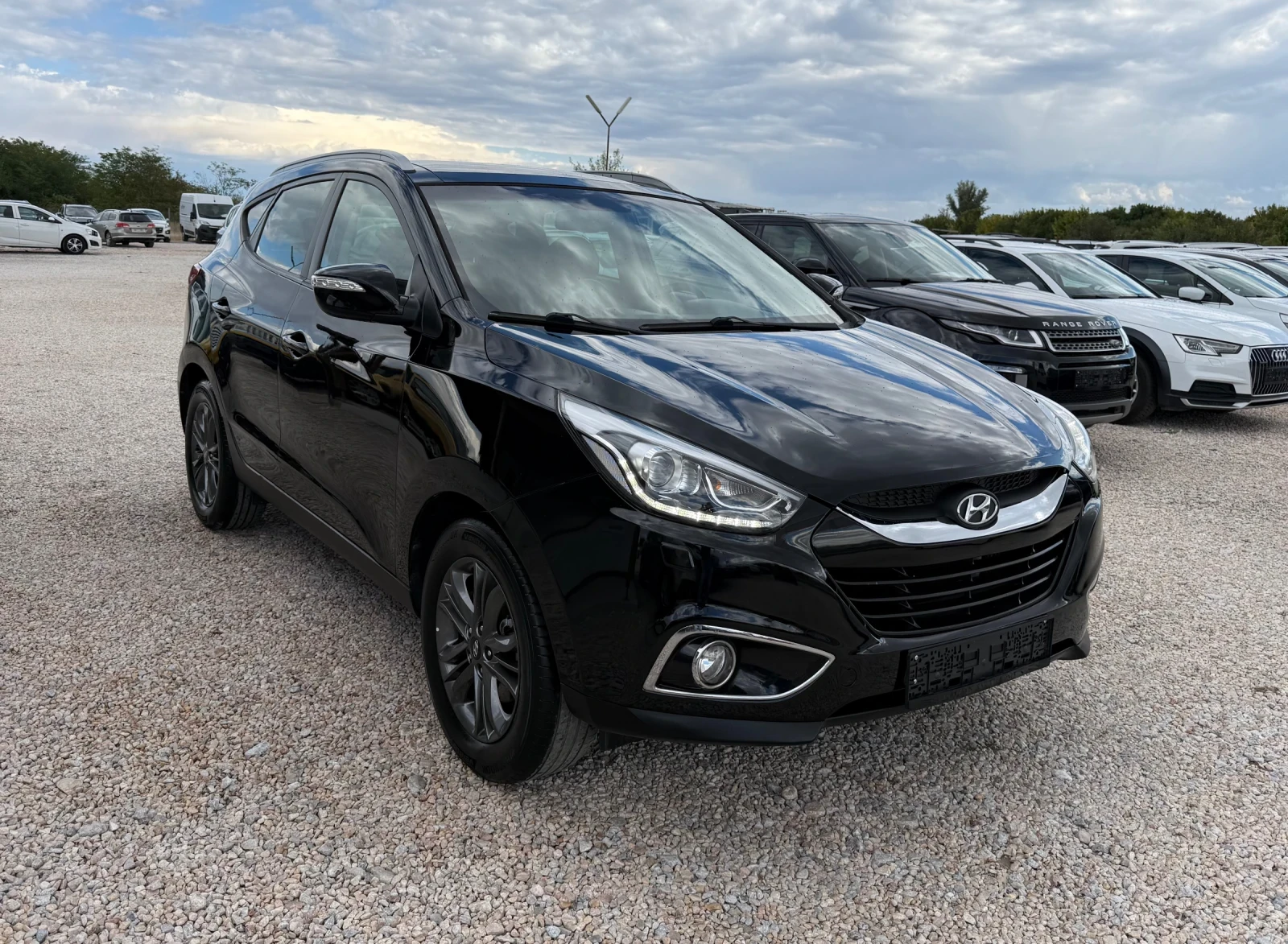 Hyundai IX35 1.7CRDI* КОЖА* НАВИ* ПОДГРЕВ* ПАНОРАМА* С.ИСТОРИЯ, снимка 2 - Автомобили и джипове - 56199656