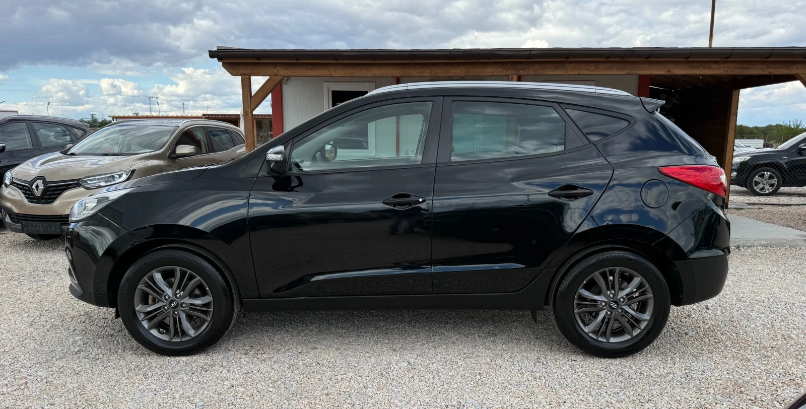 Hyundai IX35 1.7CRDI* КОЖА* НАВИ* ПОДГРЕВ* ПАНОРАМА* С.ИСТОРИЯ, снимка 5 - Автомобили и джипове - 56199656