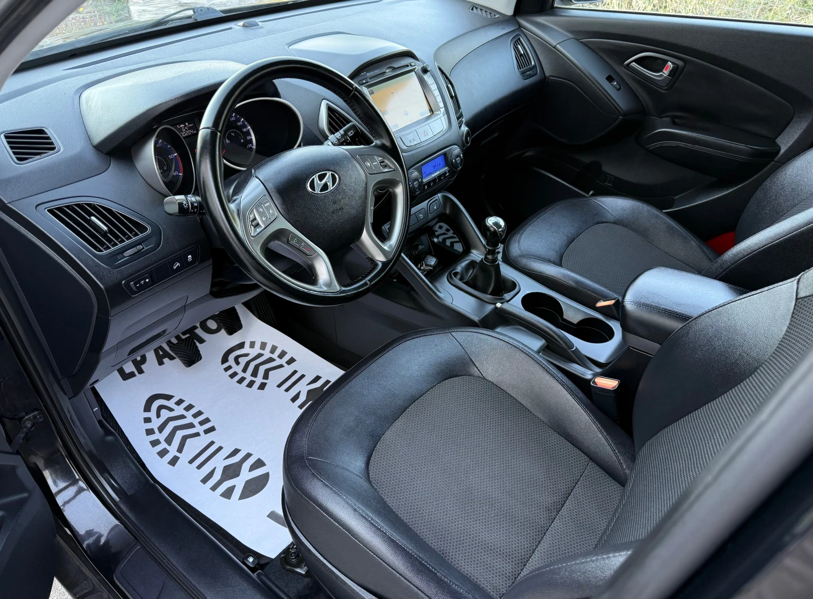 Hyundai IX35 1.7CRDI* КОЖА* НАВИ* ПОДГРЕВ* ПАНОРАМА* С.ИСТОРИЯ, снимка 7 - Автомобили и джипове - 56199656