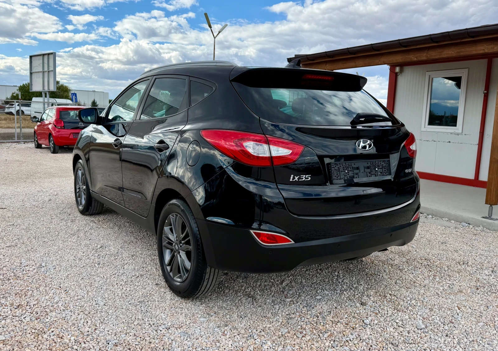 Hyundai IX35 1.7CRDI* КОЖА* НАВИ* ПОДГРЕВ* ПАНОРАМА* С.ИСТОРИЯ, снимка 3 - Автомобили и джипове - 56199656