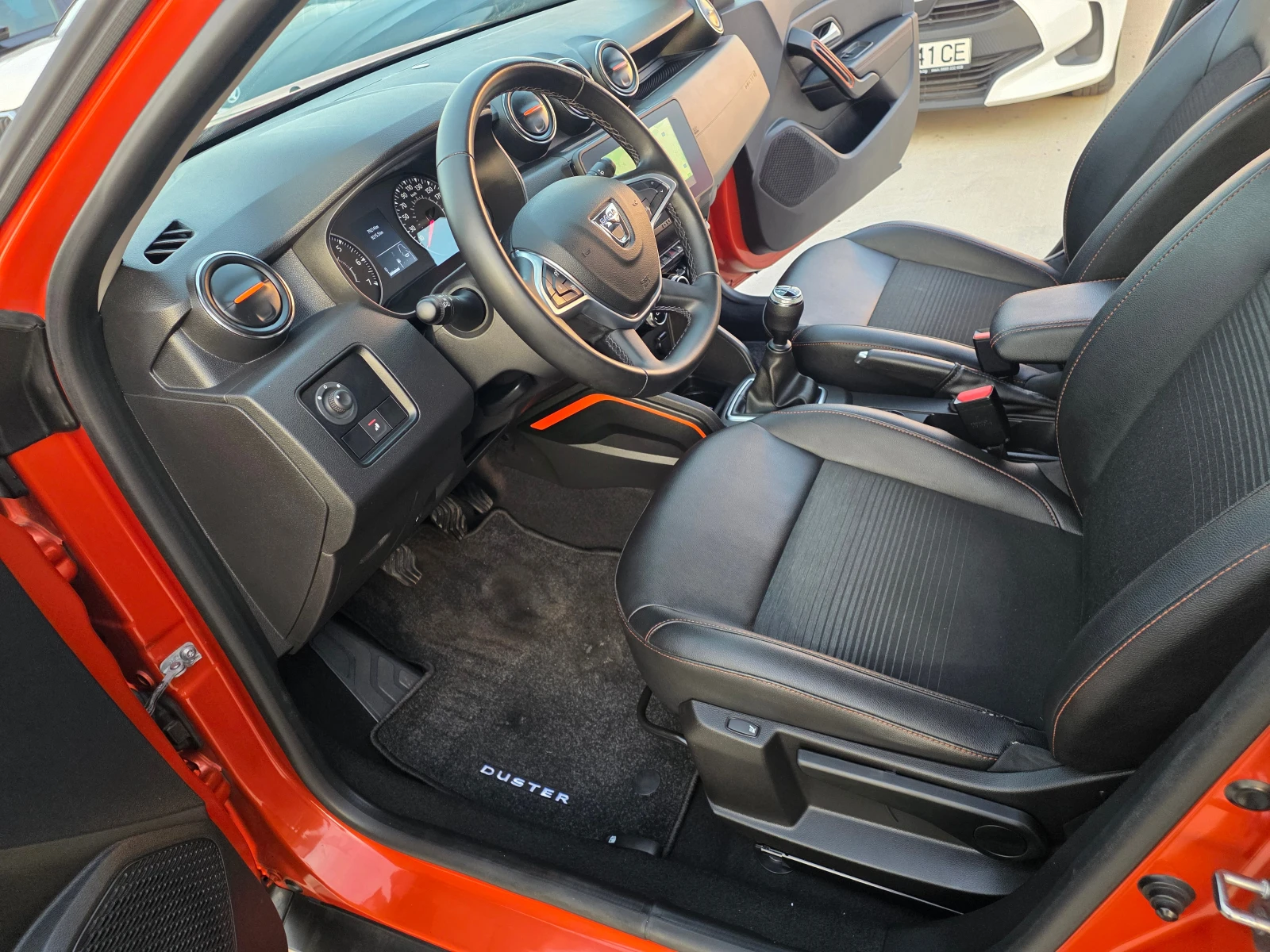 Dacia Duster 1.5DCI-6ск, снимка 13 - Автомобили и джипове - 56600333