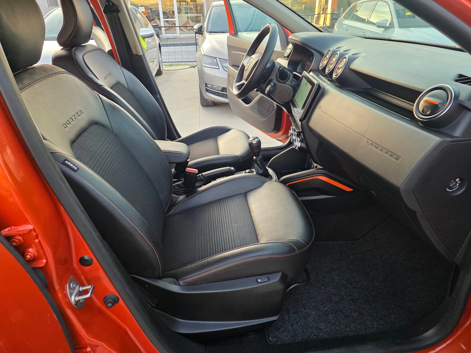 Dacia Duster 1.5DCI-6ск, снимка 9 - Автомобили и джипове - 56600333