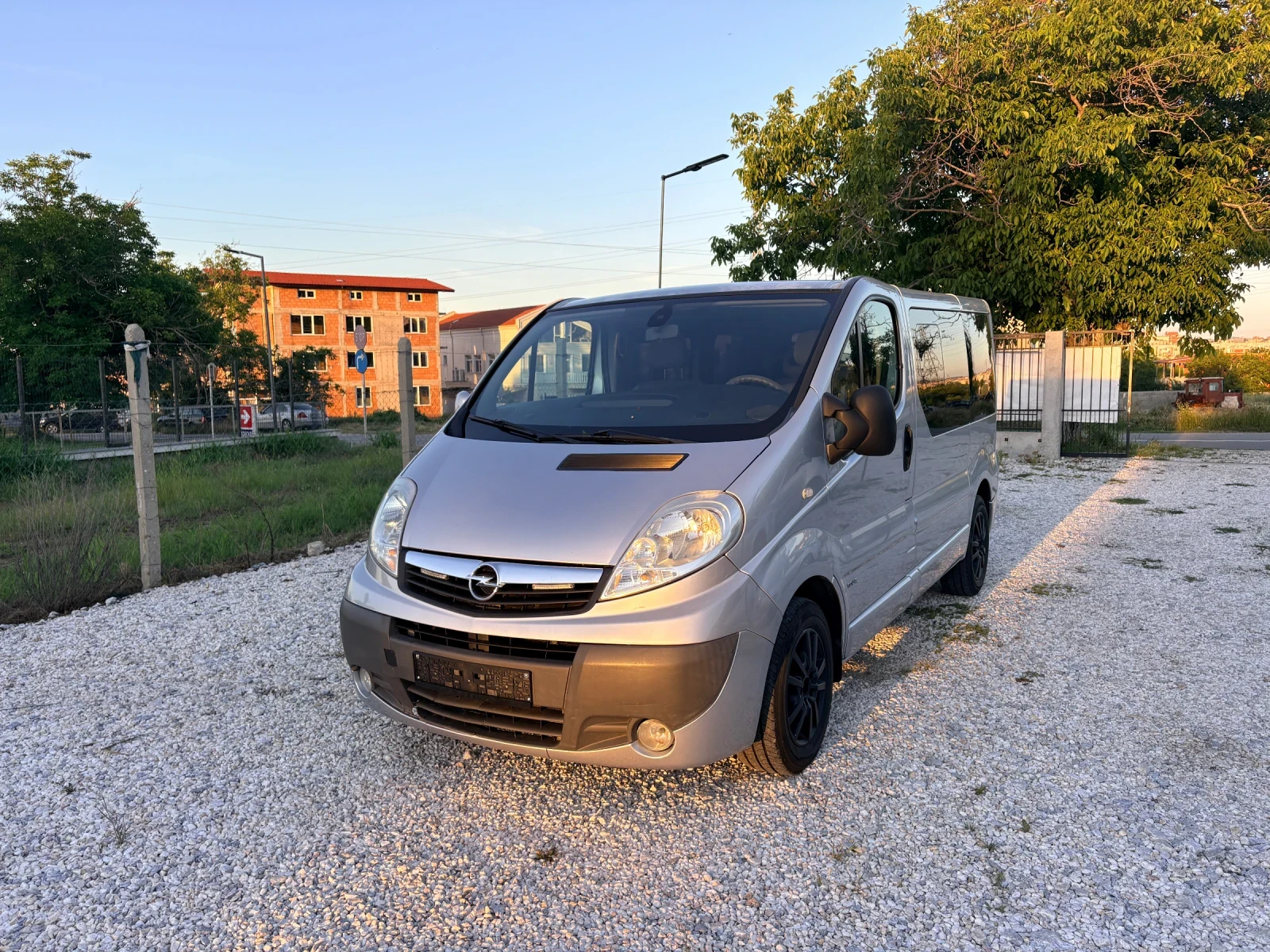 Opel Vivaro 6+ 1, снимка 17 - Бусове и автобуси - 54715943