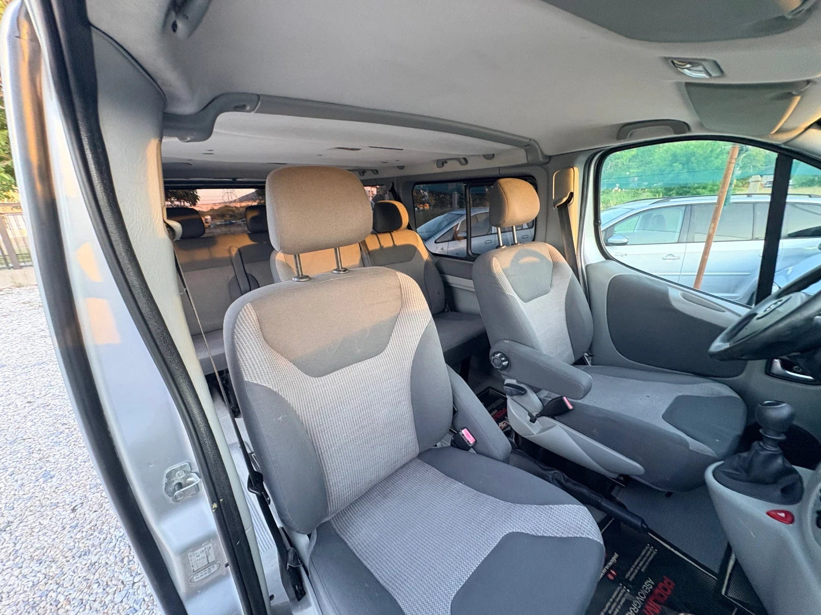 Opel Vivaro 6+ 1, снимка 15 - Бусове и автобуси - 54715943