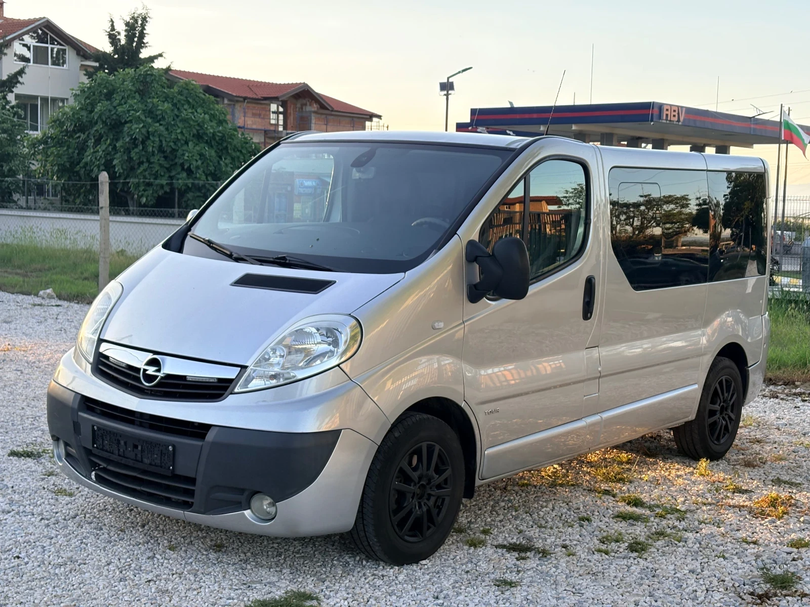 Opel Vivaro 6+ 1, снимка 5 - Бусове и автобуси - 54715943