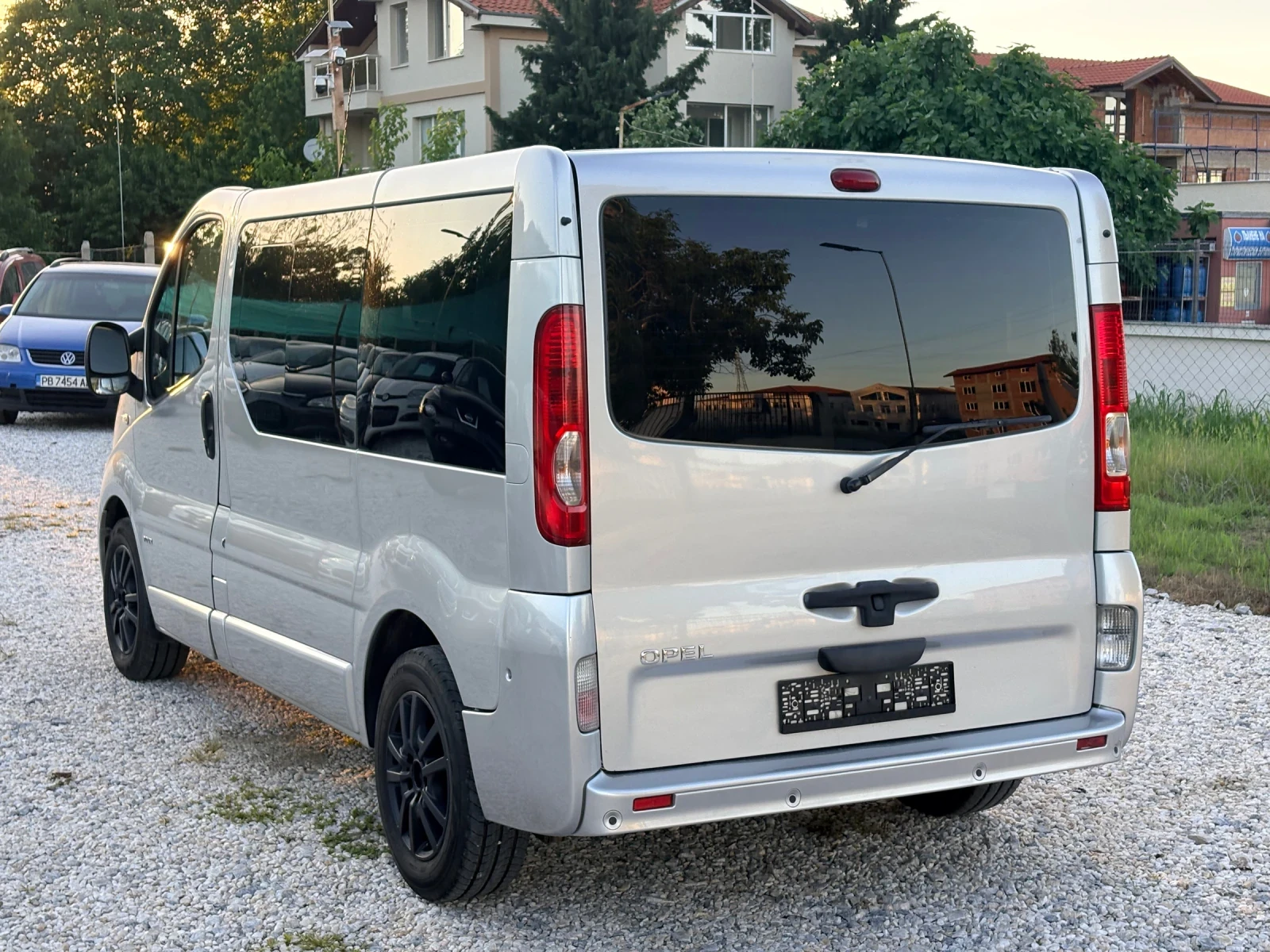 Opel Vivaro 6+ 1, снимка 10 - Бусове и автобуси - 54715943