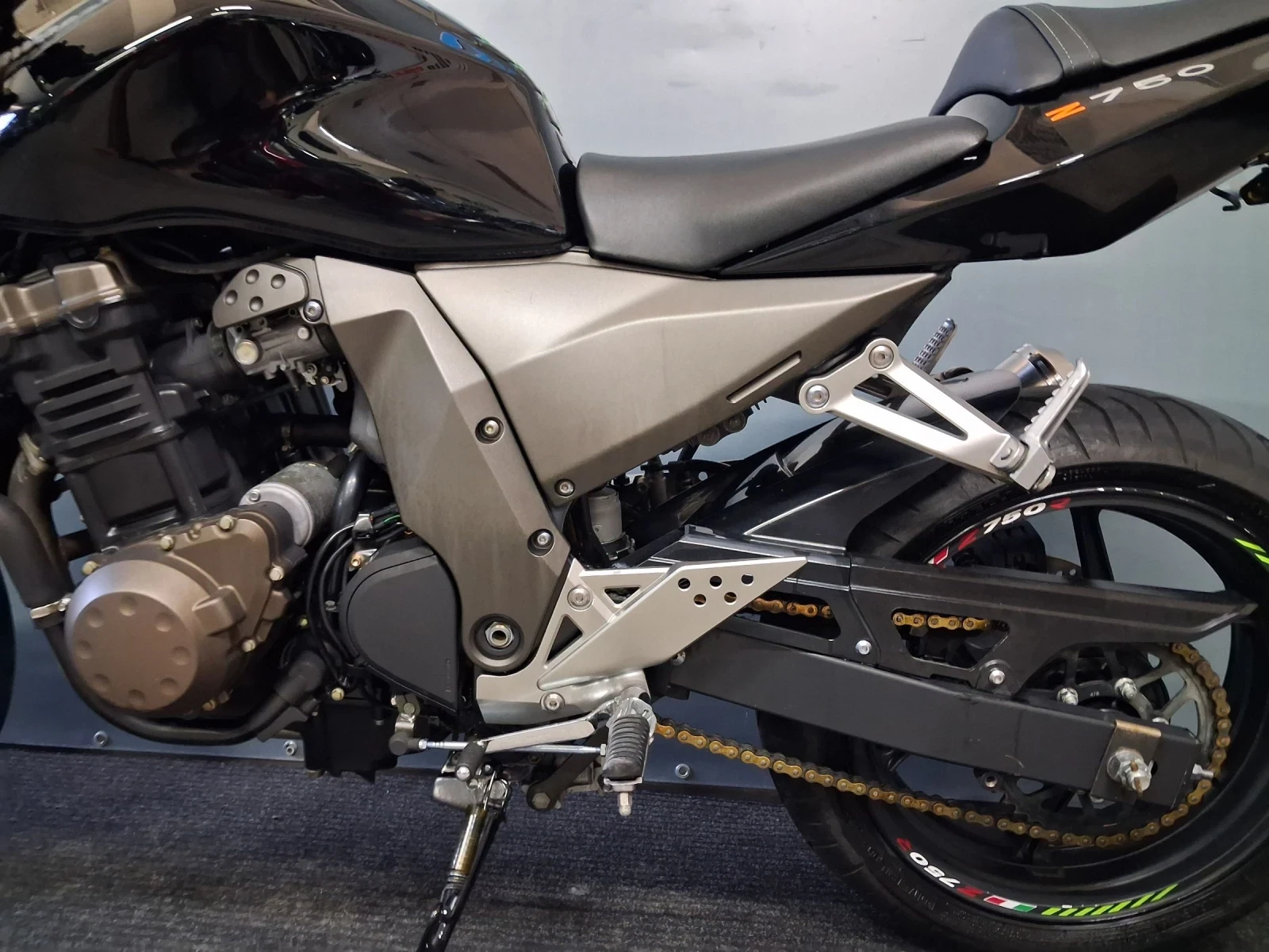Kawasaki Z 750, снимка 11 - Мотоциклети и мототехника - 54712509