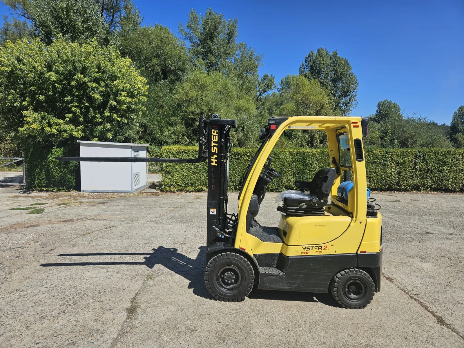 Мотокар Hyster 2тона , газ , своб.ход+ изравнител + позиционер