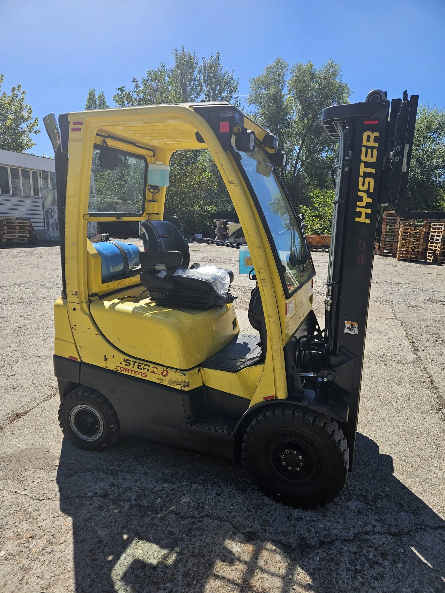 Мотокар Hyster 2тона , газ , своб.ход+ изравнител + позиционер, снимка 3 - Индустриална техника - 55964110