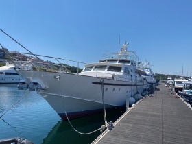 Моторна яхта Cantieri Navali Baglietto, снимка 3 - Воден транспорт - 46242790