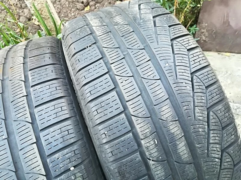 Гуми Зимни 245/45R19, снимка 3 - Гуми и джанти - 23625212