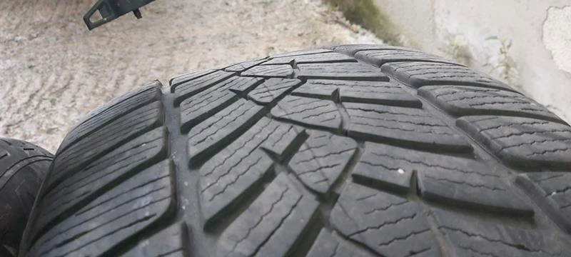 Гуми Зимни 255/50R19, снимка 4 - Гуми и джанти - 34696588