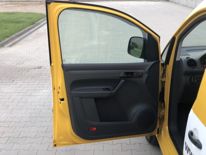 VW Caddy 1.6 TDI Kasten N1*КОЖА*НАВИ*ПОДГРЕВ*, снимка 11 - Автомобили и джипове - 43560631