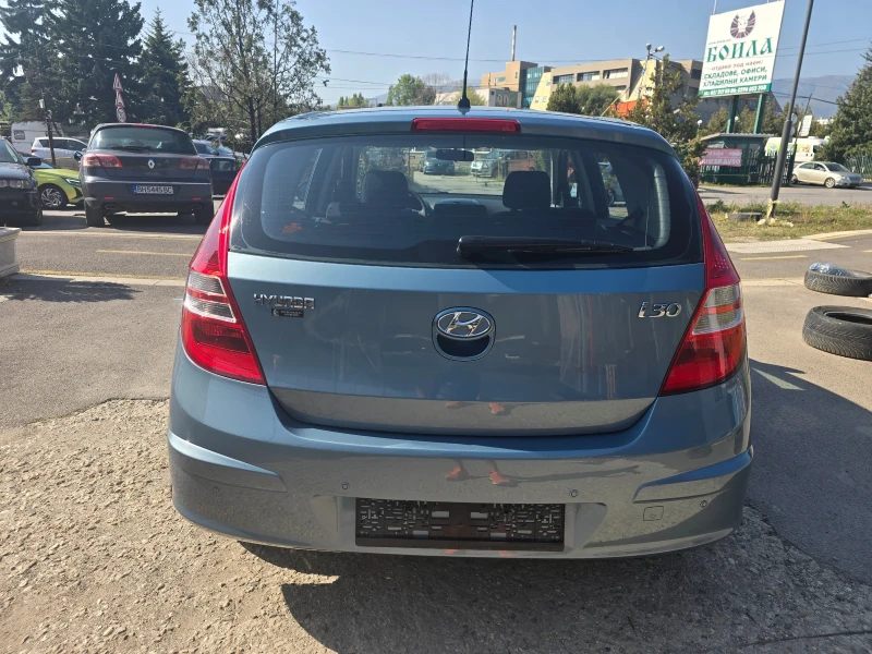 Hyundai I30 1.6 перфектен, снимка 5 - Автомобили и джипове - 47340471