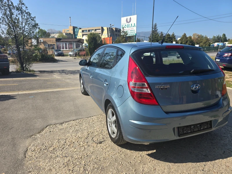 Hyundai I30 1.6 перфектен, снимка 6 - Автомобили и джипове - 47340471