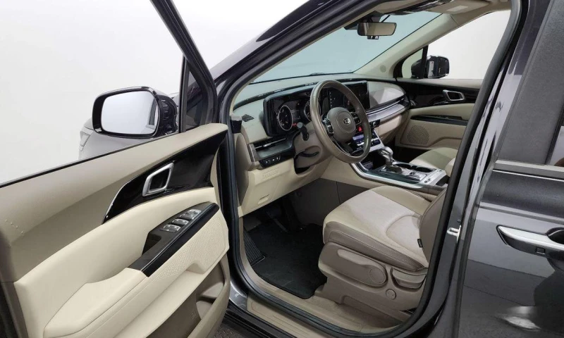 Kia Carnival, снимка 10 - Автомобили и джипове - 51957137