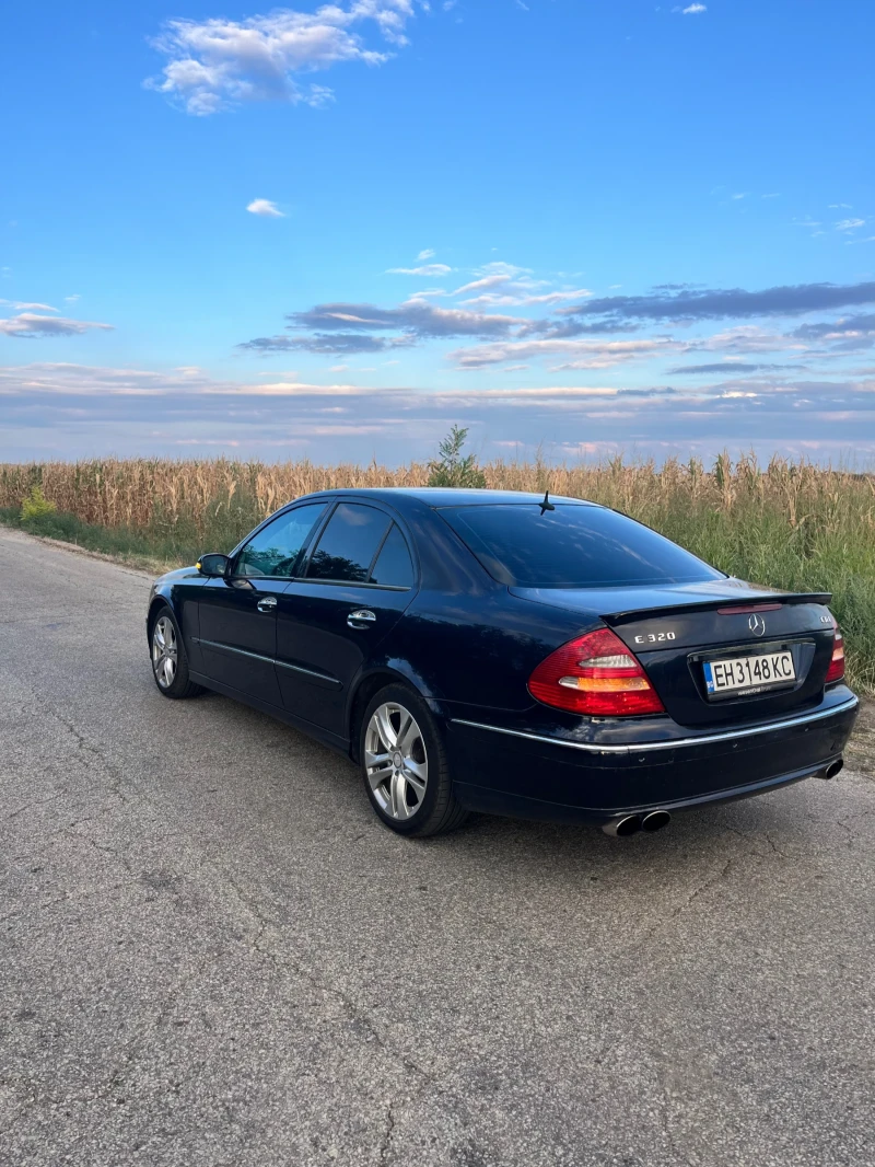 Mercedes-Benz E 320, снимка 3 - Автомобили и джипове - 52509987
