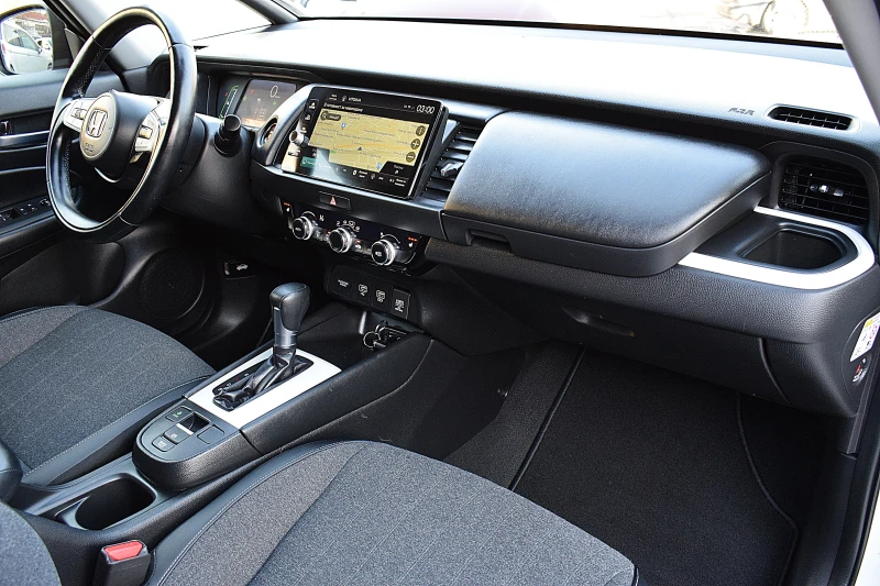 Honda Jazz 1.5ШВЕЙЦАРИЯ-109к.с/ДИСТРОНИК/НАВИ/LANE ASSIST, снимка 16 - Автомобили и джипове - 53049199